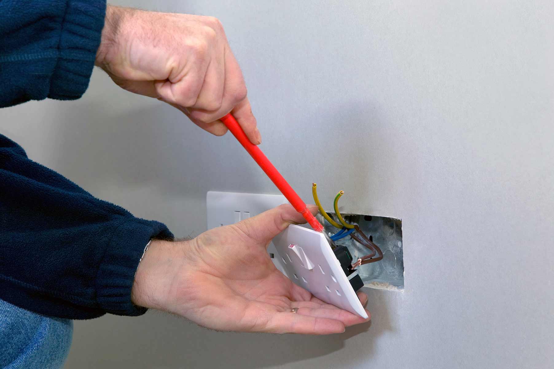 Our electricians can install plug sockets for domestic and commercial proeprties in Lancaster Gate and the local area. 